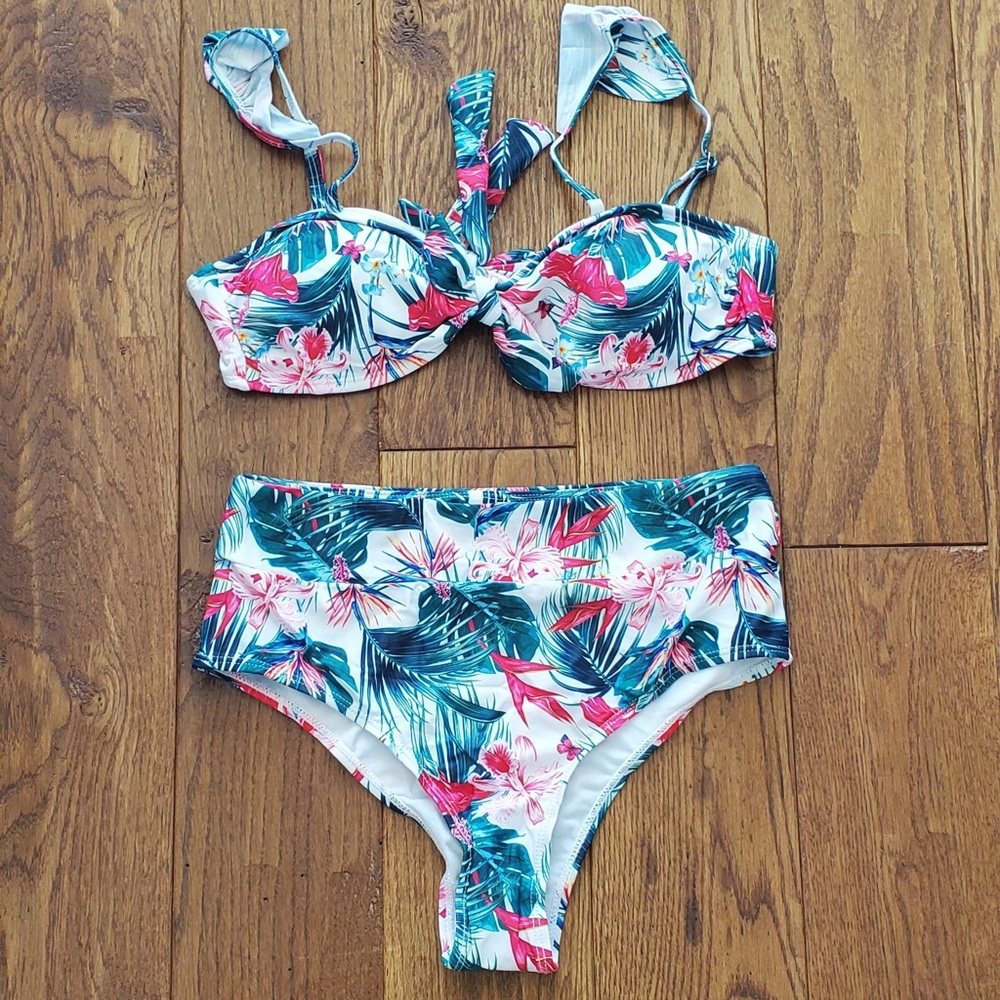 LAST 1 Palm Leaf Ruffle bikini Set - Picture 5 of 7